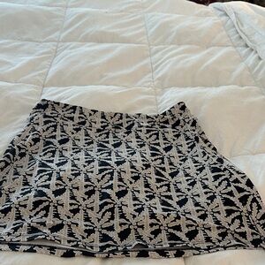 Lulu-B Black and Cream Geometric skort